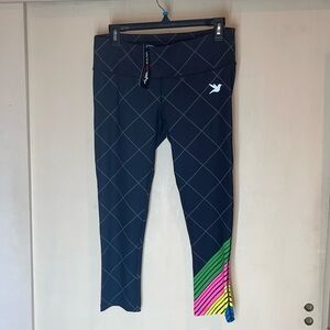 Smash leggings NWT size large, black w/ diamond shape grey, accent color stripes